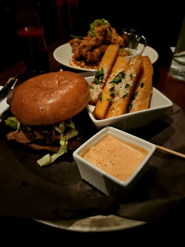 87 King St W, Kitchener, ON N2G 1X2