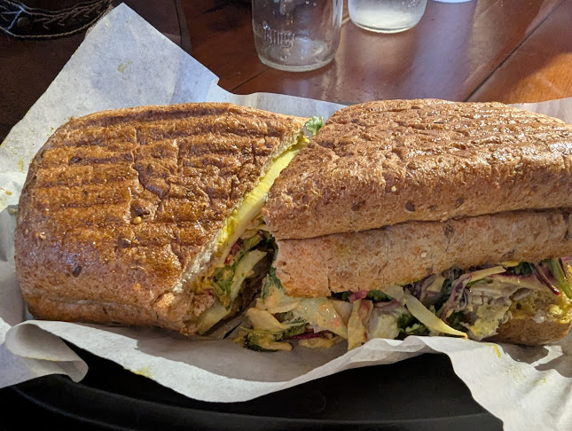 644 Queensbury Ave, North Vancouver, BC V7L 3V6