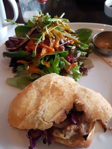 Opinii despre Atmosphere Cafe + Etc. în Guelph - Hospitality and gastronomy