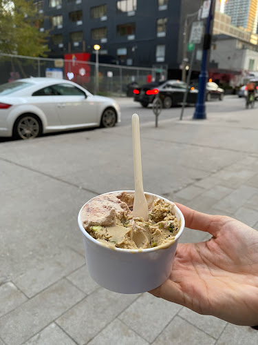 6 Charles St E, Toronto, ON M4Y 1T2