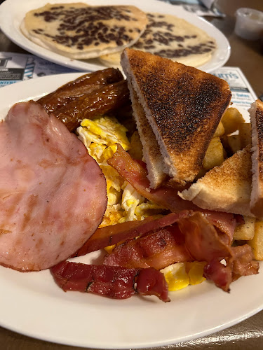 Queen's Coach Family Restaurant - Hospitality and gastronomy