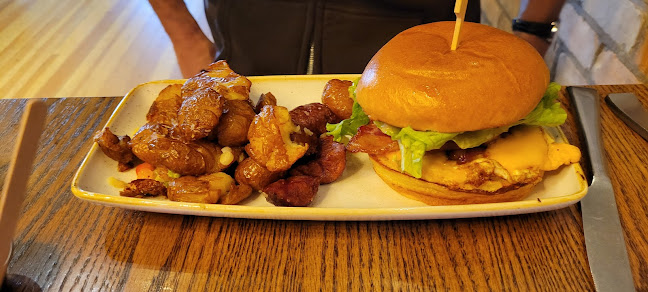 438 9 Ave SE, Calgary, AB T2G 1R1