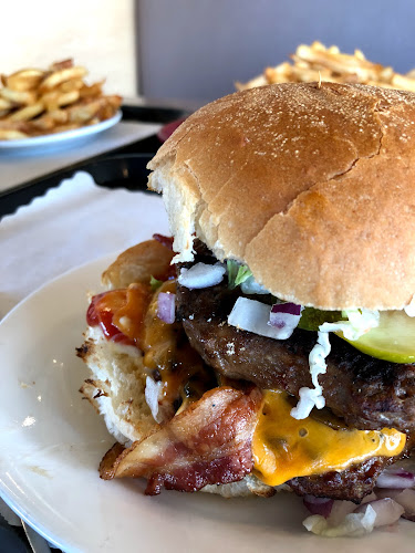 6445 Airport Rd, Mississauga, ON L4V 1E4