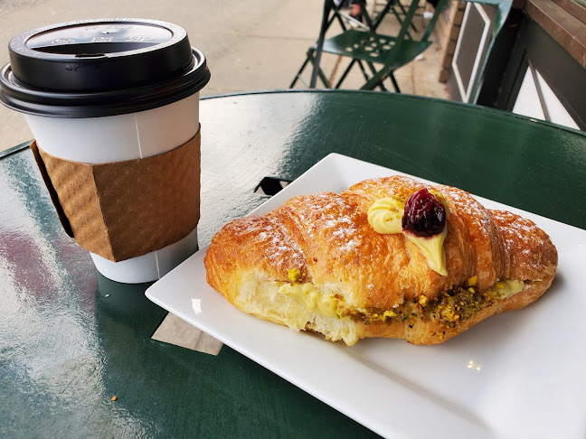 3273 W Broadway, Vancouver, BC V6K 2H5