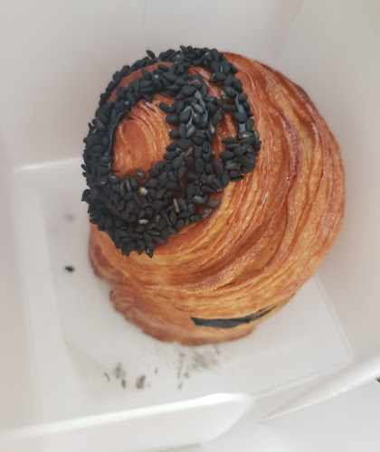 655 College St, Toronto, ON M6G 1B7