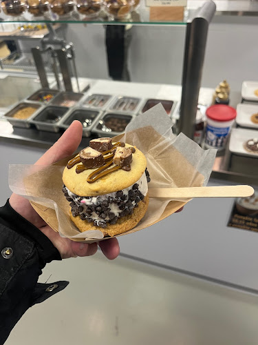 Sweet Lou's Cookies - Hospitality and gastronomy