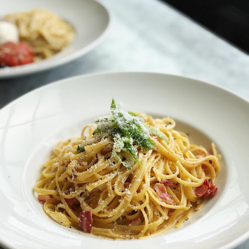 757 Main St, Park Royal S, West Vancouver, BC V7T 0A5