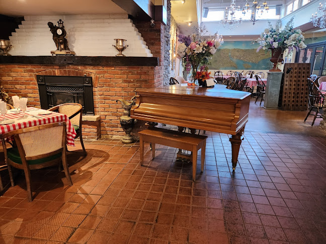 Paulo's Italian Trattoria - Hospitality and gastronomy