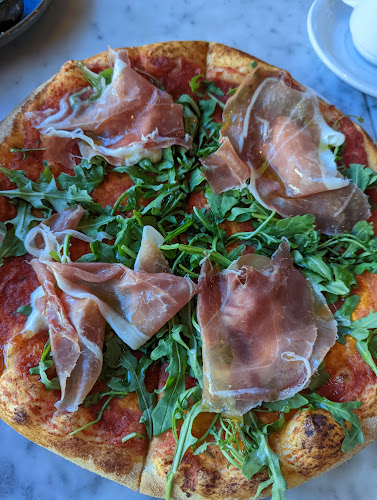 Opinii despre Trattoria Park Royal în West Vancouver - Hospitality and gastronomy