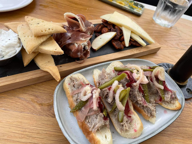 Resto Chez Chloe - Hamilton