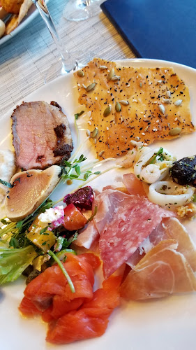 Comentarii opinii despre Blue Hat Bakery & Bistro at Pacific Institute of Culinary Arts