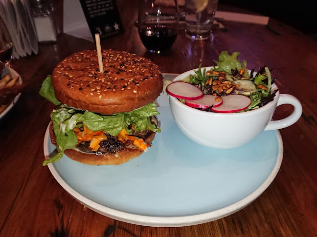 579 3rd St SE, Medicine Hat, AB T1A 0H2