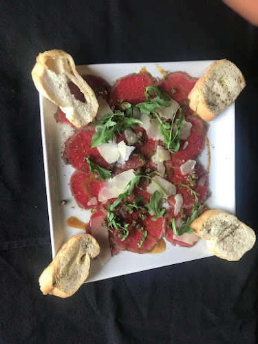 Opinii despre Roustabout's Restaurant & Bar - Fort St. John în Fort St John - Hospitality and gastronomy