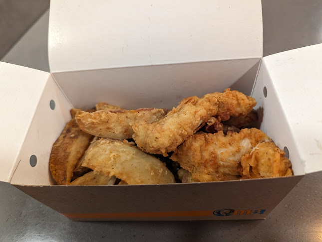 Opinii despre Mary Brown's Chicken & Taters în St. John's - Hospitality and gastronomy