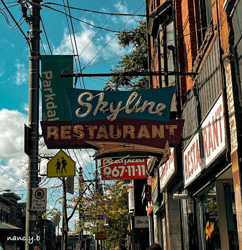 1426 Queen St W, Toronto, ON M6K 1M1