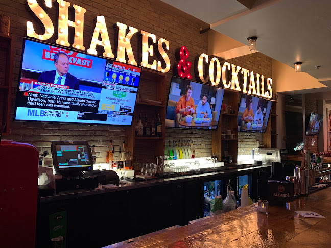 2-20 College St, Toronto, ON M5G 1K2