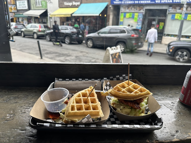 Opinii despre The Dirty Bird Chicken + Waffles în Toronto - Hospitality and gastronomy