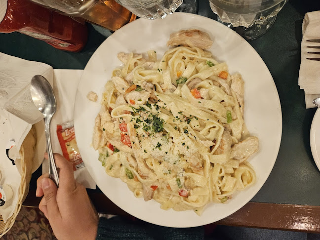 Comentarii opinii despre Peter's on Eglinton Restaurant