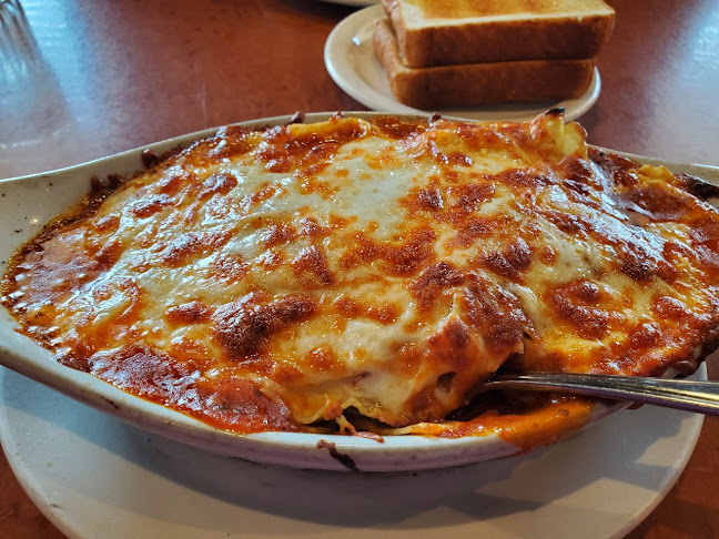 Opinii despre Capital Pizza and steak house în St. Albert - Hospitality and gastronomy