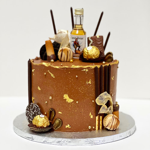 823 15th St W, North Vancouver, BC V7P 1M7