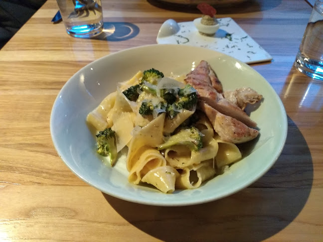 317 10 Ave SW #100, Calgary, AB T2R 0A5