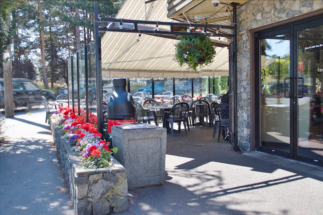 126 Douglas St, Victoria, BC V8V 2N9