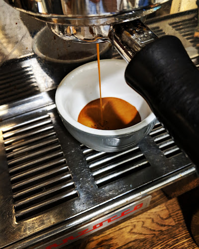 204 Main St, Ottawa, ON K1S 0G4