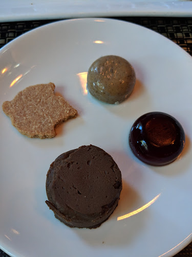 Comentarii opinii despre Blue Hat Bakery & Bistro at Pacific Institute of Culinary Arts