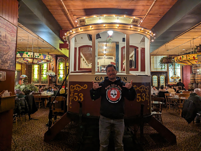 Opinii despre The Old Spaghetti Factory în Vancouver - Hospitality and gastronomy