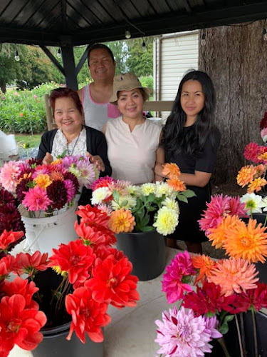 Opinii despre Moore Blooms Dahlias în Chilliwack - Hospitality and gastronomy