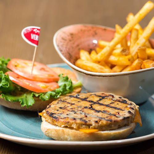 Opinii despre Barcelos Flame Grilled Chicken- Nordel în Surrey - Hospitality and gastronomy