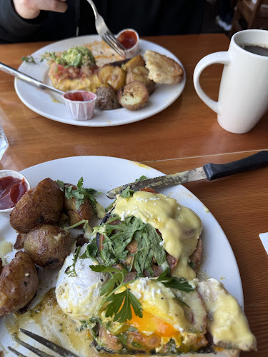 919 Fort St, Victoria, BC V8V 3K3