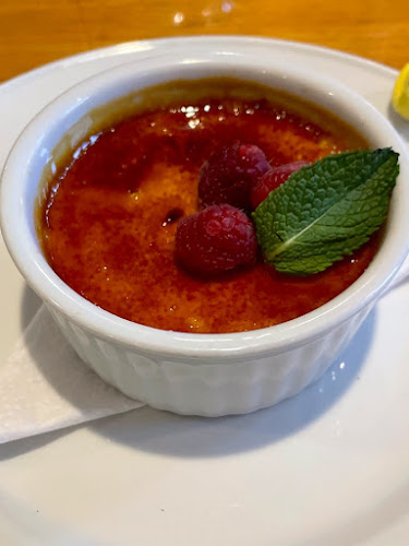 Opinii despre Chez Piggy Restaurant & Bar în Kingston - Hospitality and gastronomy