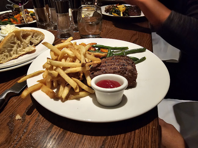 1977 Leslie St, North York, ON M3B 2M3