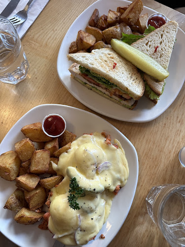 919 Fort St, Victoria, BC V8V 3K3