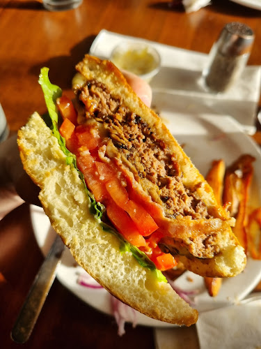 77 10th St, New Westminster, BC V3M 3X4