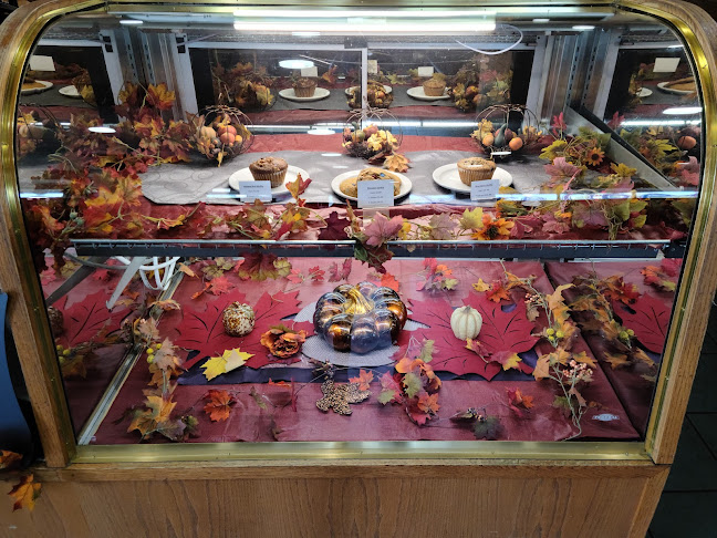 RnR Family Restaurant (McPhillips) - Hospitality and gastronomy