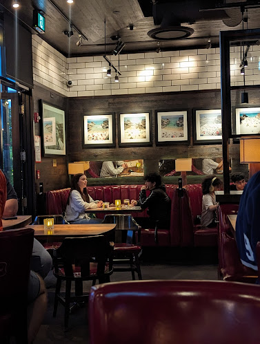 Browns Socialhouse Lower Lonsdale - Hospitality and gastronomy