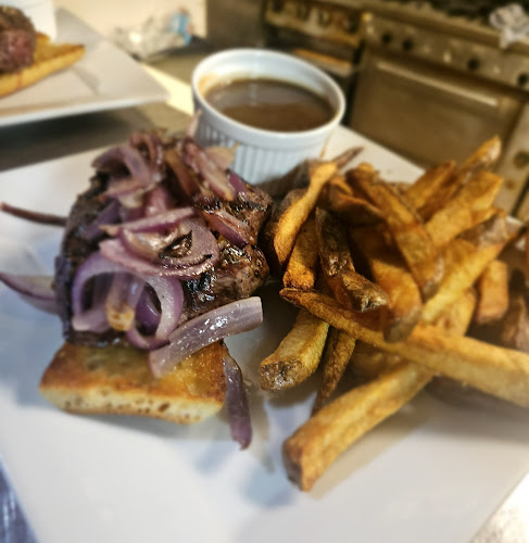 Leah's Bar and Grill - Red Deer