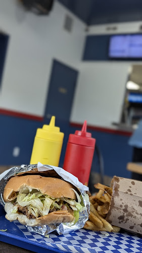 Opinii despre Original Georges Burgers & Subs - Main Street în Winnipeg - Hospitality and gastronomy