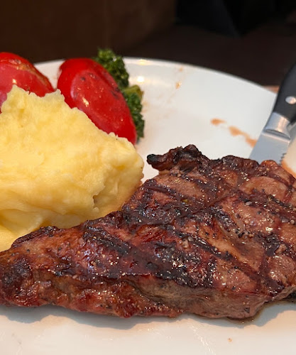 Moxies Toronto Downtown Restaurant - Hospitality and gastronomy