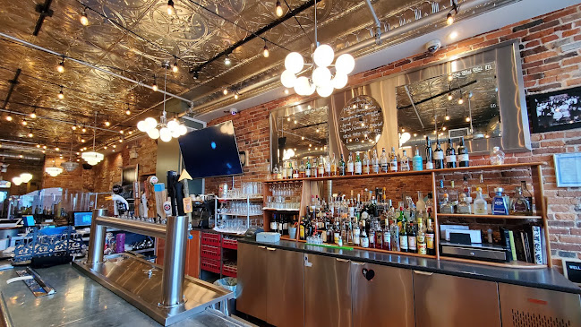 69 Brock St, Kingston, ON K7L 1R8