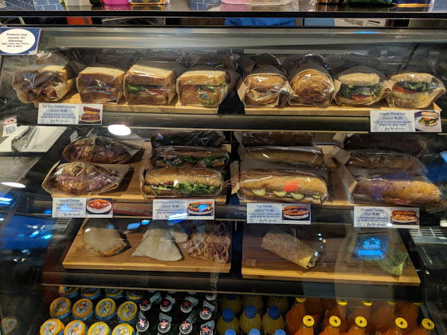 Opinii despre Waves Coffee House - 8th and 8th în Calgary - Hospitality and gastronomy