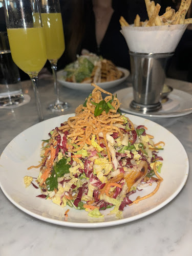 Opinii despre RH Courtyard Restaurant at RH Toronto în Toronto - Hospitality and gastronomy