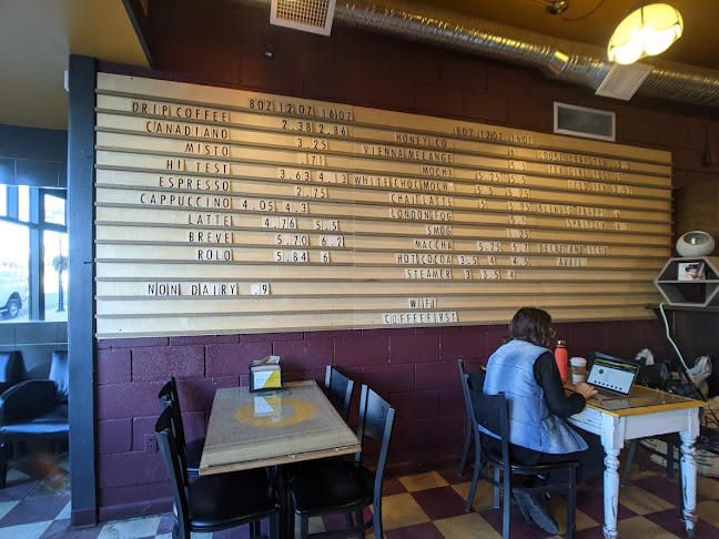 Opinii despre Poolhouse Cafe & Roastery- Formerly Madhatter Coffee Roastery în Medicine Hat - Hospitality and gastronomy