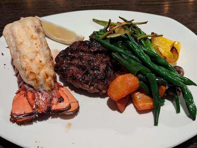 Opinii despre The Keg Steakhouse + Bar - Park Royal în West Vancouver - Hospitality and gastronomy