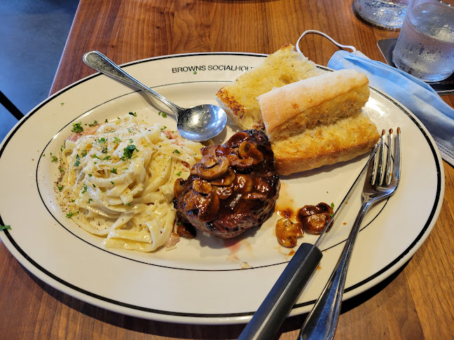 Browns Socialhouse Eagle Landing - Hospitality and gastronomy