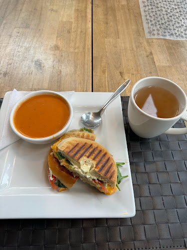 the hide out cafe - New Westminster