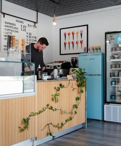 236 4 St NE, Calgary, AB T2E 3S2