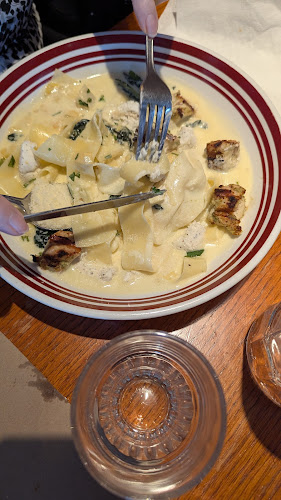 2429 Fairview St, Burlington, ON L7R 2E3